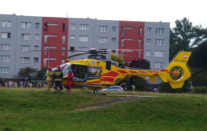 Wypadek w Bytomiu. 12-latek wpadł pod samochód, lądował śmigłowiec LPR