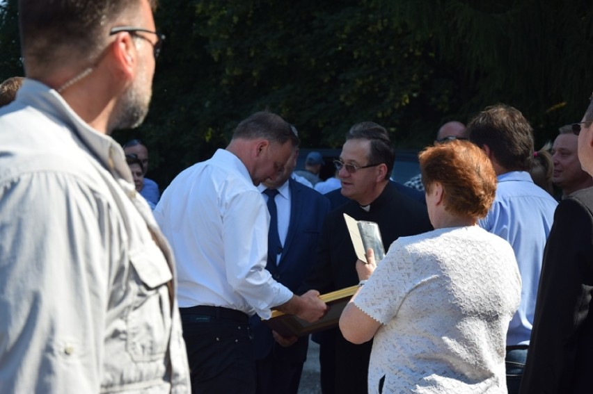 Prezydent Andrzej Duda w Zawadzie i w Dębicy spotkał się z mieszkańcami powiatu [ZDJĘCIA]