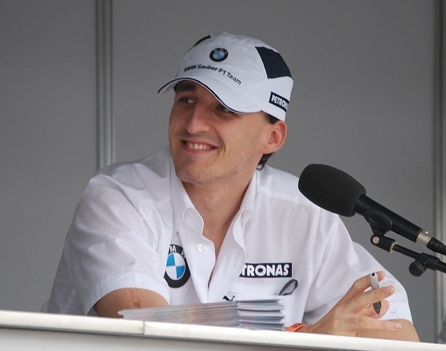 Źródło: http://commons.wikimedia.org/wiki/File:Robert_Kubica_2009_Australia.jpg