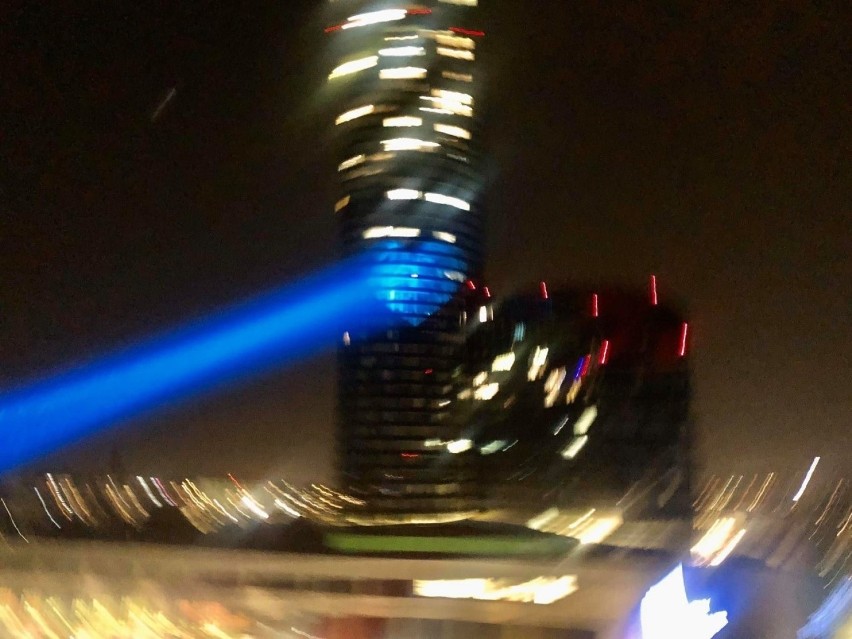 Na Sky Tower pojawiło się gigantyczne serce. Tak Wrocław dziękuje lekarzom [ZDJĘCIA]