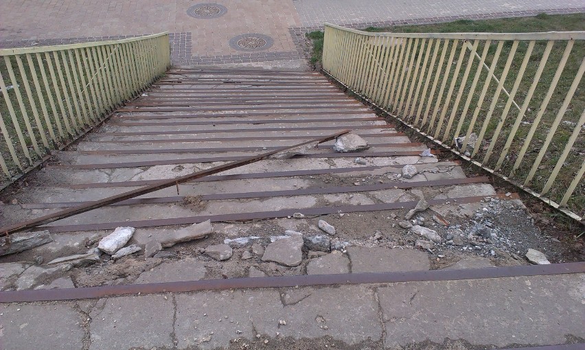 Te schody przy ulicy Legionów Polskich to prawdziwe wyzwanie...