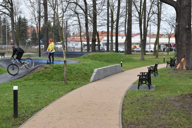 Tak Park Tysiąclecia w Krośnie Odrzańskim prezentuje się w świetle dnia.