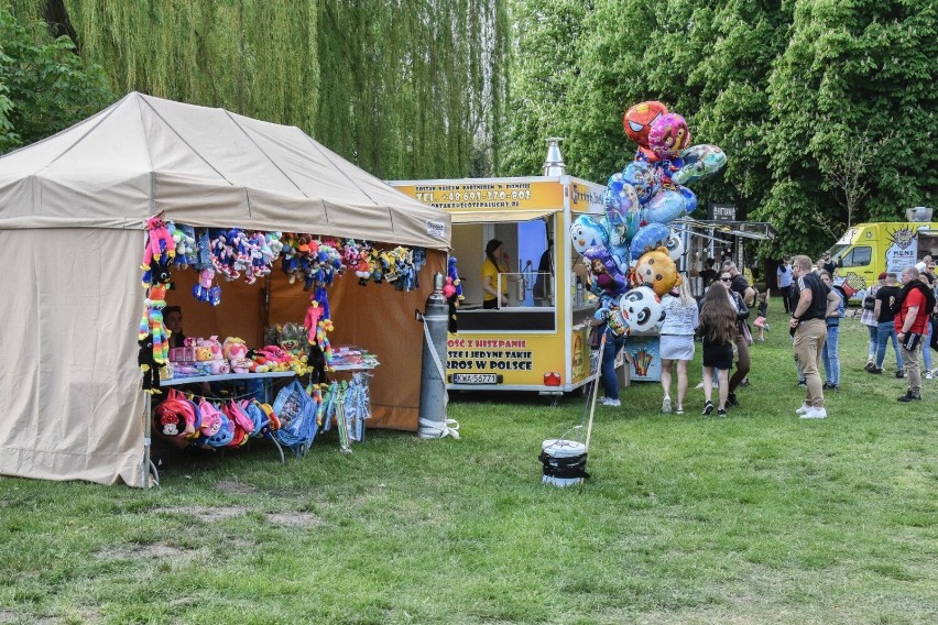 Szamotuły. Drugi dzień wielkiej wyżerki. Food Truck Festivals w Parku Zamkowym