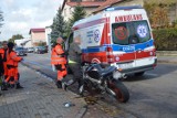 Motocyklista chciał uniknąć zderzenia. Przewrócił się i przejechał po asfalcie [ZDJĘCIA]