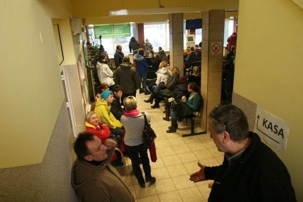 MORD Nowy Sącz: tłumy szturmują ośrodek. Prawo jazdy przed 19 stycznia