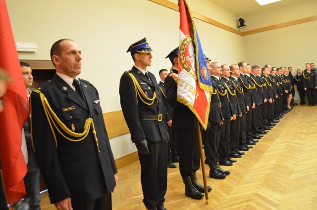 Na pożegnaniu komendanta PSP  w zeszłym roku jeszcze nic nie wskazywało, że Krzysztof Łangowski, dowódca jednostki ratowniczo-gaśniczej (pierwszy z lewej) też opuści kolegów.
