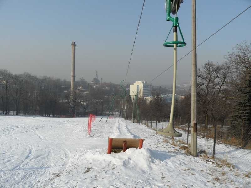 Cieszyn: Miasto sztucznie naśnieżyło Cieślarówkę, czyli stok niemal w samym centrum miasta [FOTO]