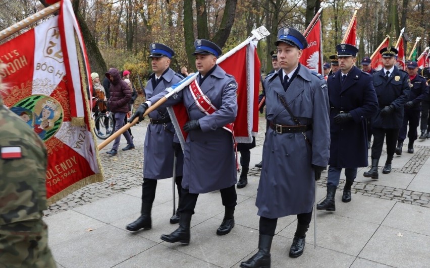 Radomscy policjanci uczcili rocznicę odzyskania przez Polskę niepodległości. Zobacz zdjęcia