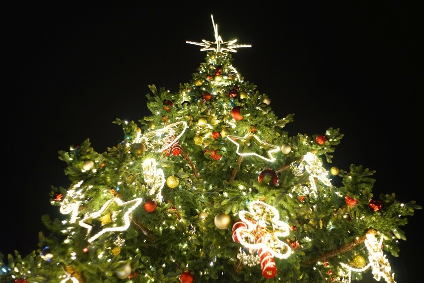 Kiedy z Rzeszowa zniknie świąteczne oświetlenie? Zostanie dłużej, niż planowano