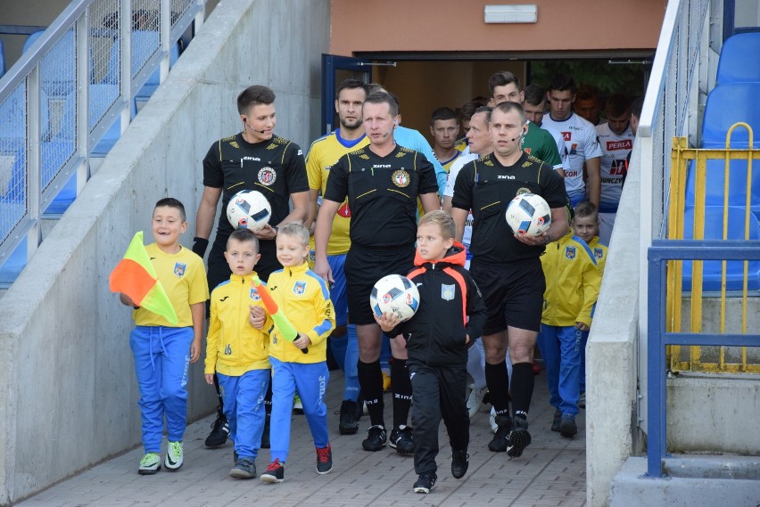 Stal Kraśnik zremisowała z Motorem Lublin. Zobacz jak kibice wspierali swoje drużyny (ZDJĘCIA)