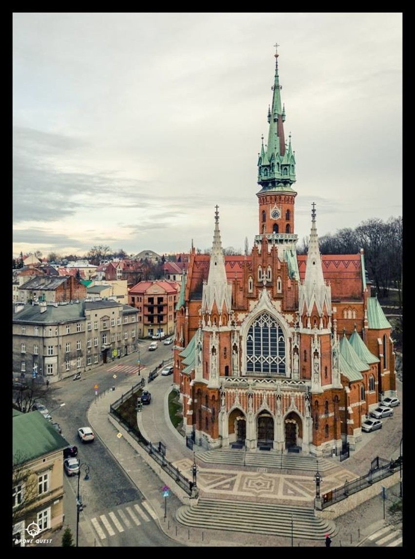 Kraków. Zobacz, jak z lotu ptaka prezentuje się perła Podgórza [ZDJĘCIA Z DRONA]