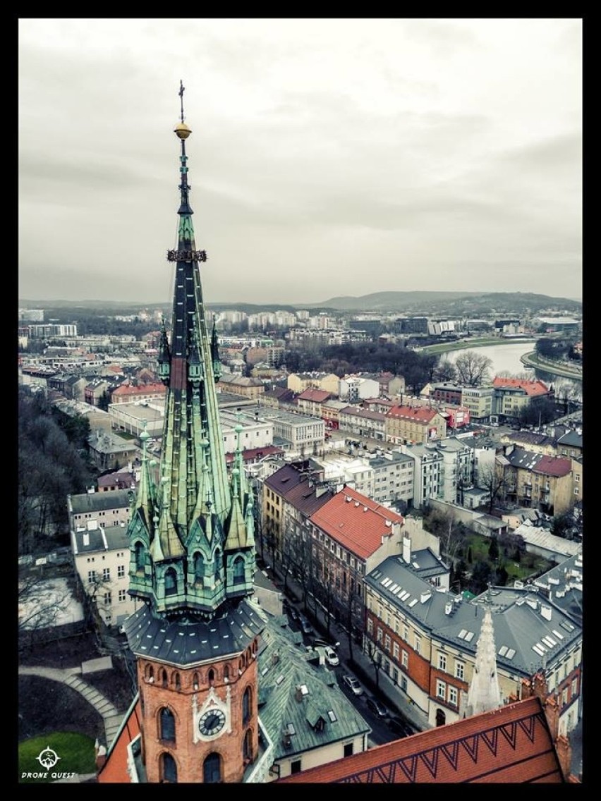 Kraków. Zobacz, jak z lotu ptaka prezentuje się perła Podgórza [ZDJĘCIA Z DRONA]