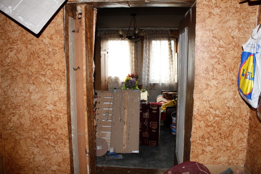 Budynki w Siemianowicach: Tragiczne warunki rodziny na...