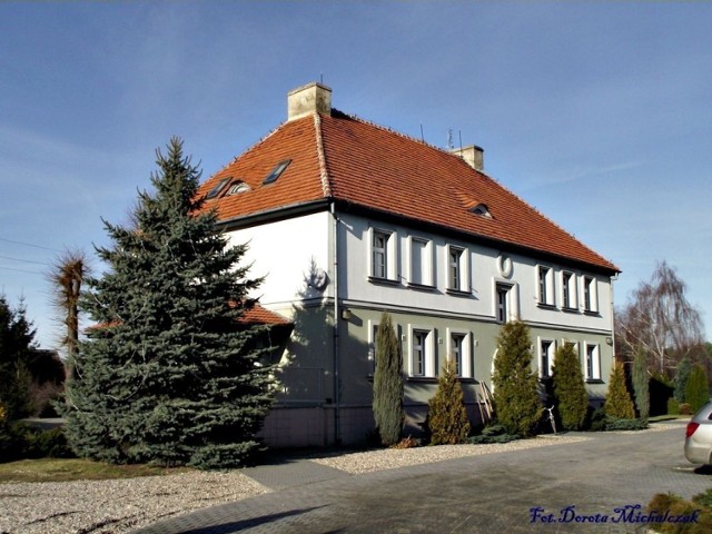 Budynek dawnej Plac&oacute;wki Straży Granicznej. Obecnie w budynku  mieści się Ośrodek Rekolekcyjno-Charytatywny Archidiecezji Poznańskiej.
Fot. Dorota Michalczak