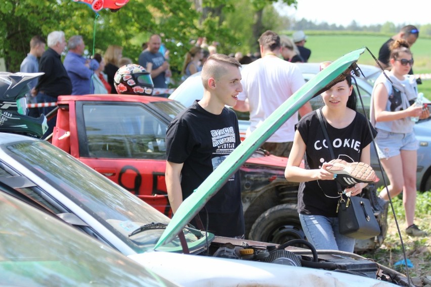 Wyścig samochodowych wraków Tarnówka 2018 [FOTO, WIDEO]