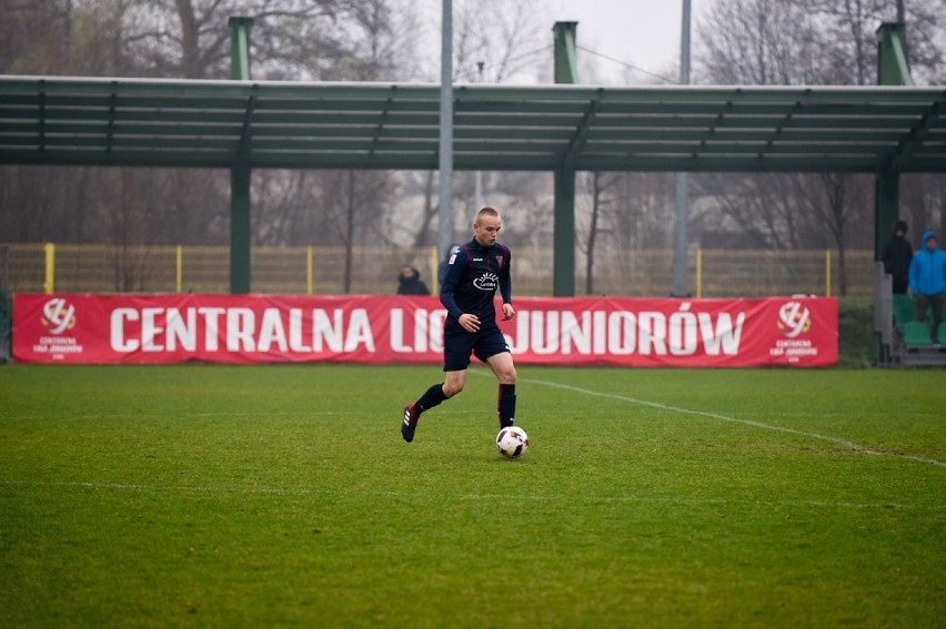 Młodzież Elany sprawdziła się z kadrą. Przegrała wysoko, ale z Pogonią był już remis