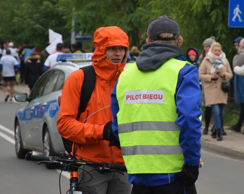 Malbork. Bieg Niepodległości 2019 [ZDJĘCIA cz. 1]. Tczewianin najszybciej pokonał 10 kilometrów