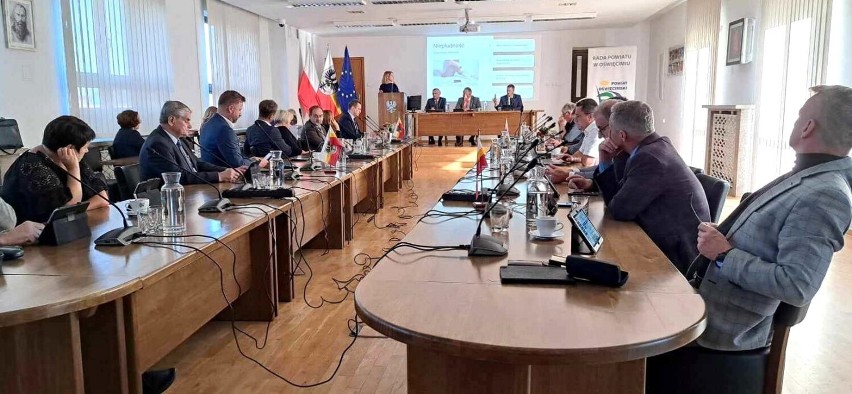 Rada Powiatu w Oświęcimiu przyjęła program wsparcia leczenia...