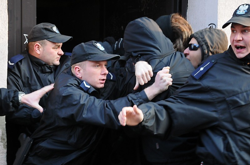 - Policja jest po to, żeby łamać prawo. To nie policja to...