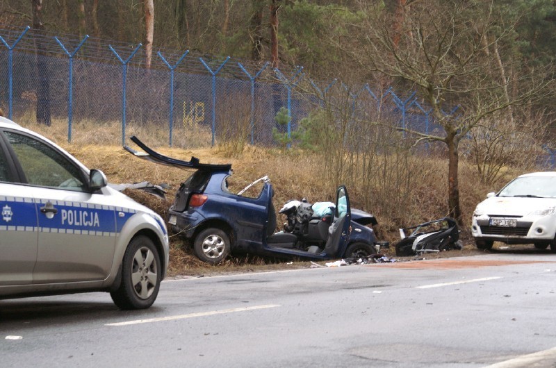 Karambol na Głuszynie. Jedna osoba nie żyje [ZDJĘCIA, WIDEO]