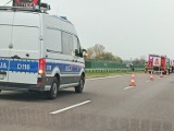 Bogucin. Wypadek auta na drodze do Warszawy. Jedna osoba ranna