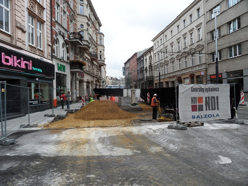 Przebudowa centrum Katowic - naprawa płyt na ulicy św. Jana