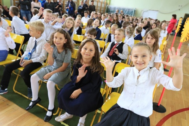 Zobacz także: Pokaz mody z okazji Święta ul. Szerokiej w Toruniu [ZDJĘCIA]

Toruń. Inauguracja roku szkolnego w SP nr 4 [ZDJĘCIA]