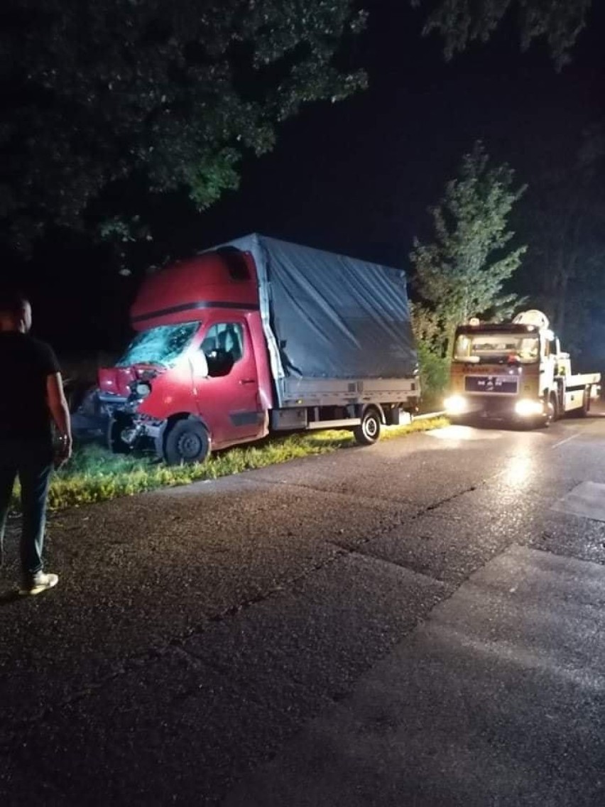 Gmina Cedry Wielkie: Wypadek busa w miejscowości Leszkowy [ZDJĘCIA]