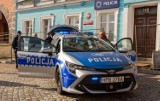 Policjanci z Mieroszowa dostali nowy radiowóz - hybrydową Toyotę!