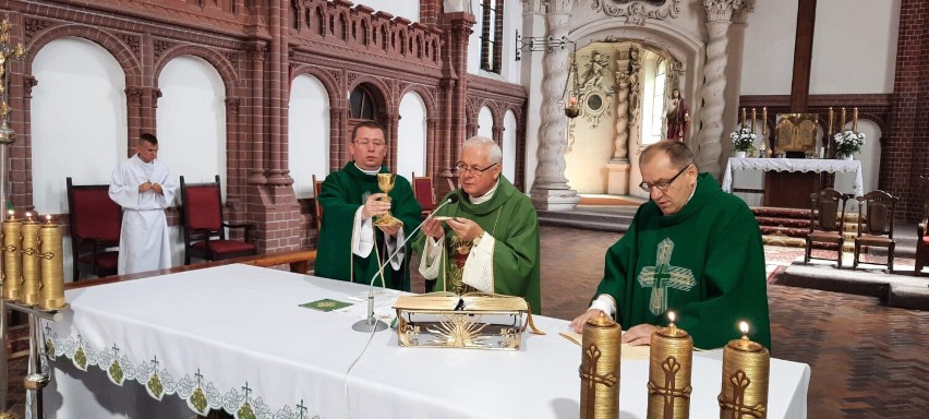 Pożegnanie poroboszcza parafii pw. NSPJ w Żarach, księdza...