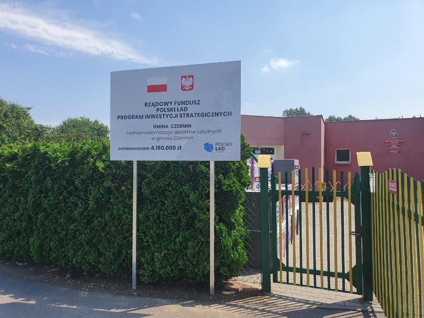 Trwa kompleksowa modernizacja trzech szkół w Broniszewicach, Czerminie i Żegocinie