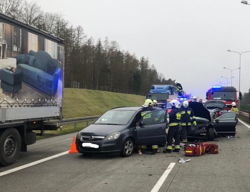 Wypadek z udziałem trzech samochodów na autostradzie A2 pod Nowym Tomyślem [FOTO]