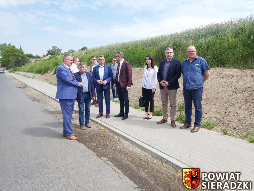 Dwie powiatowe inwestycje drogowe w gminie Warta oddane do użytku ZDJĘCIA