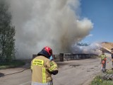Ogromny pożar w Sławkowie. Ogień wybuchł na składowisku trocin, gasiło go ponad 100 strażaków