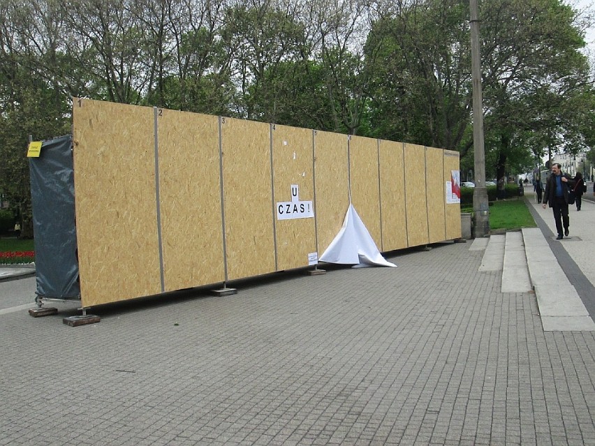 Zniszczone plakaty wyborcze w Poznaniu