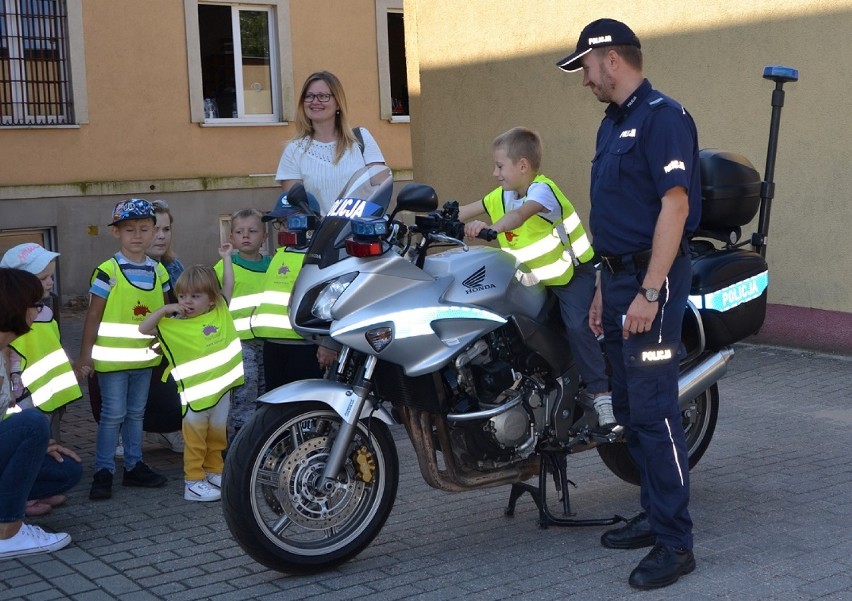 Pruszcz Gdański: Przedszkolaki poznały pracę policjantów