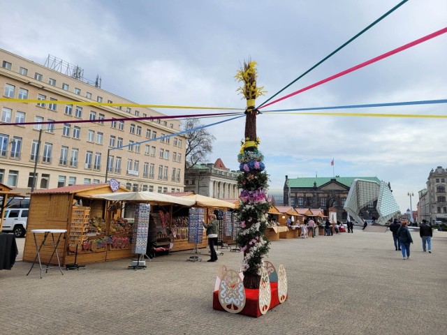 Poznański Jarmark Wielkanocny właśnie się rozpoczął. Potrwa do niedzieli, 2 kwietnia. Na zwiedzających czeka moc atrakcji.

Zobacz, co można kupić i w jakiej cenie --->