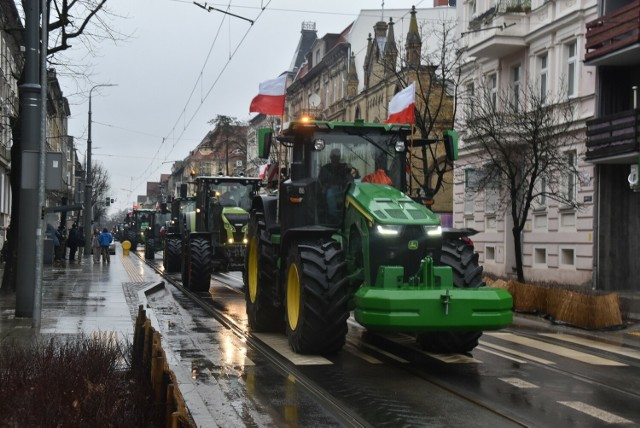 Pod Lubuski Urząd Wojewódzki zajechało piętnastu z około setki protestujących w piątek rolników.