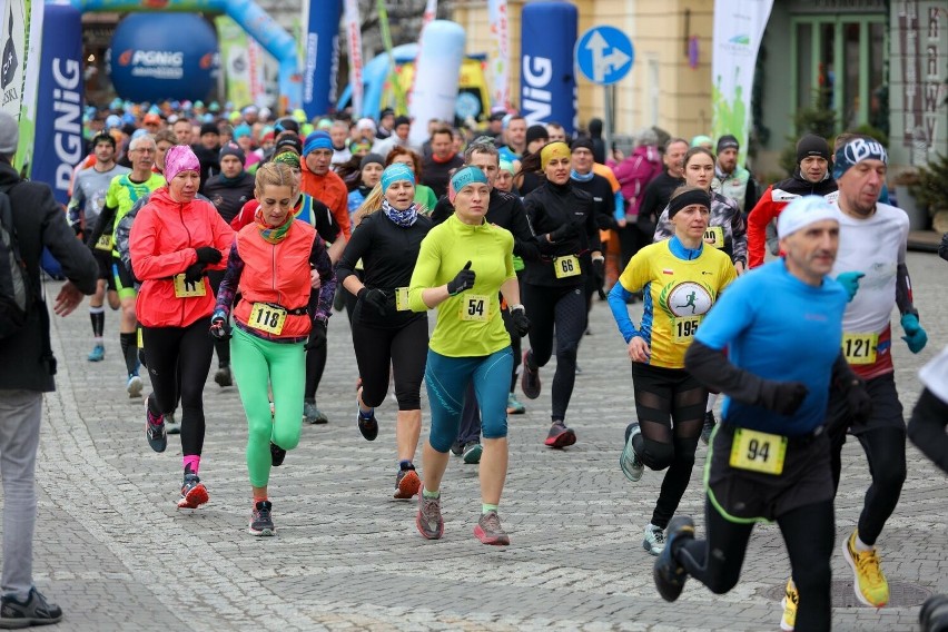 300 biegaczy na trasie Zimowej Karpackiej Piątki 2024 w Przemyślu [ZDJĘCIA, WIDEO]