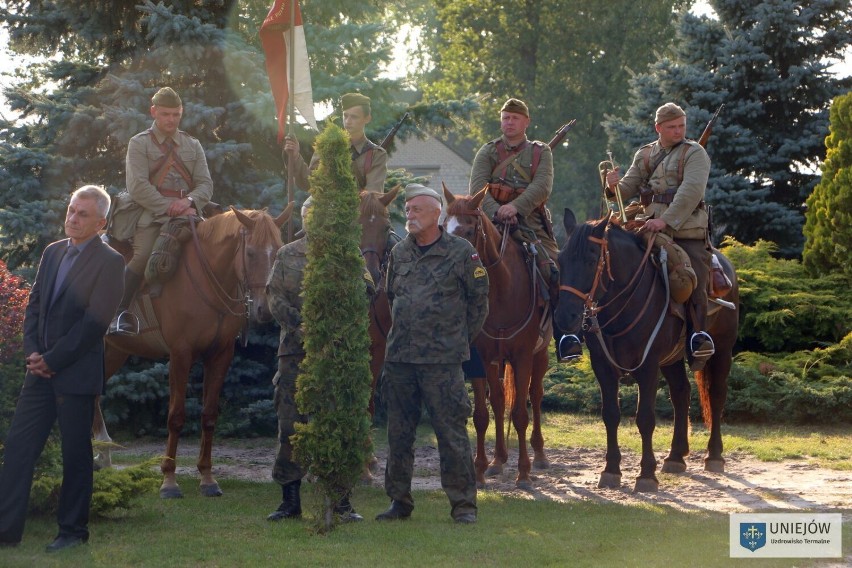 Obchody rocznicy mordu  ludności wiejskiej w Czekaju 2021. Uczestnicy uroczystości oddali hołd ofiarom z Września 1939 roku  ZDJĘCIA