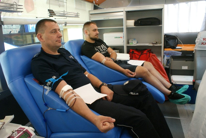 Policjanci w Kaliszu w Święto Policji honorowo oddawali krew