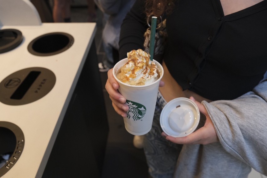 Pierwszą kawiarnię sieci Starbucks w Toruniu otwarto w...
