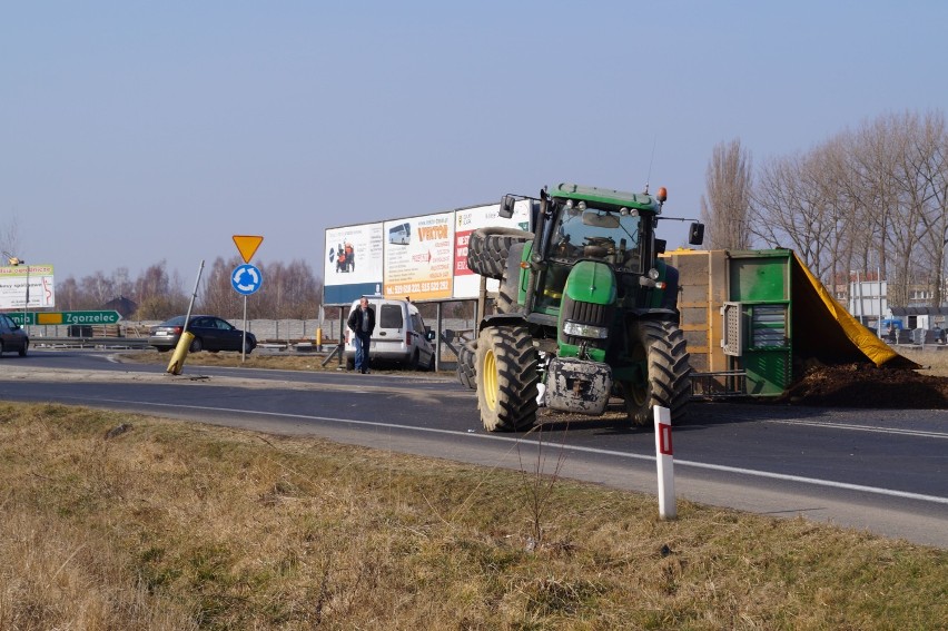 Zgorzelec: wypadek przy rondzie na wjeździe do Zgorzelca