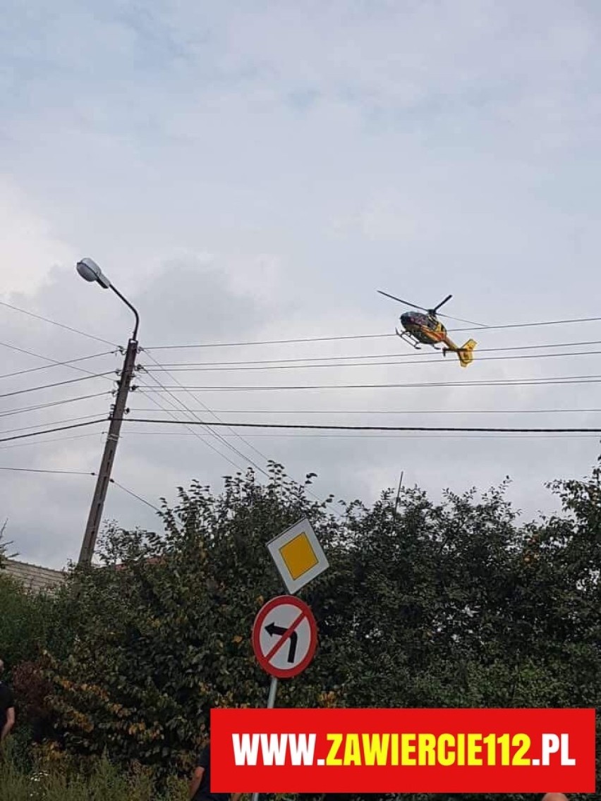 Wypadek w Chruszczobrodzie [ZDJĘCIA]. Zderzenie trzech samochodów, dwie osoby ranne