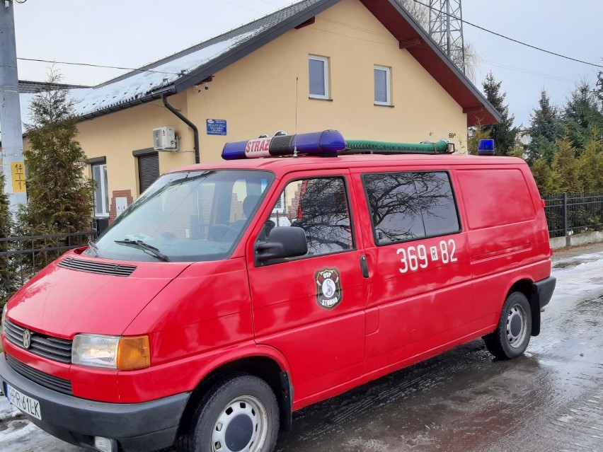 Strażacy OSP z powiatu przemyskiego dowożą seniorów na szczepienia przeciwko koronawirusowi