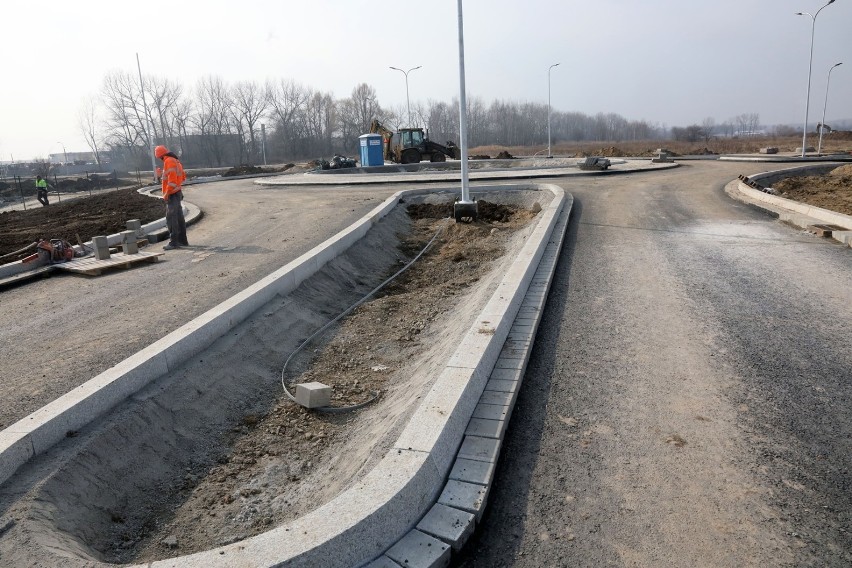 Budowana jest nowa droga w Legnicy, zobaczcie zdjęcia