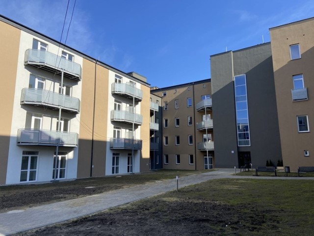 W budynku przy ul. Karola Miarki w Chorzowie oddano do użytku 77 nowych mieszkań. W 35 z nich zamieszkają chorzowscy seniorzy.