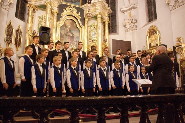 Chór Pueri Cantores Santi Nicolai podczas występu w Bazylice św. Mikołaja w Bochni
