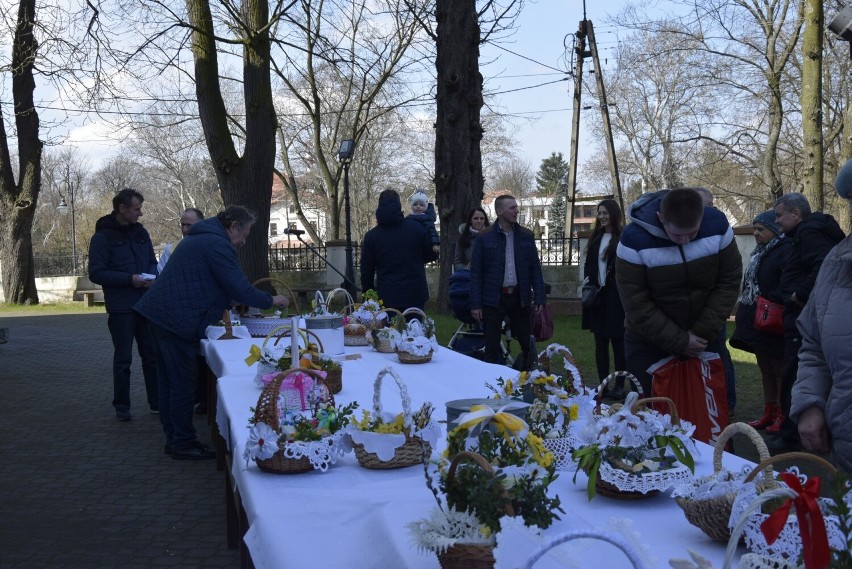 Święcenie pokarmów na wielkanocny stół u św. Jakuba w Skierniewicach