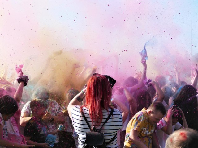 Tłumy mieszkańców miasta pojawiły się w sobotę na Kolor Fest Koszalin.